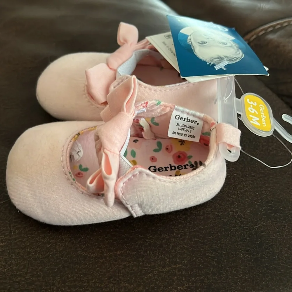 NWT Gerber pink shoes size 3-6 M